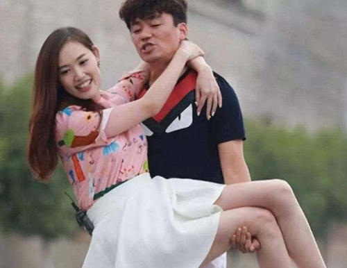 王宝强选对象审美眼光,真是一山比一山高,马蓉是校花级,新女友冯青则