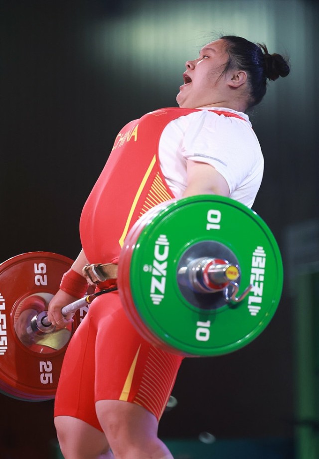 看了好几个级别的女子举重比赛,廖秋云有伤例外.