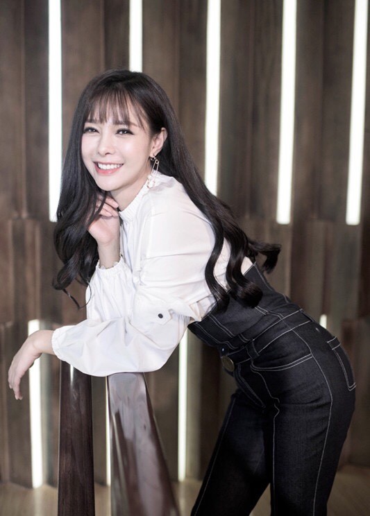 舆论压力就很大了,很多网友说沈梦辰是在借杜海涛上位